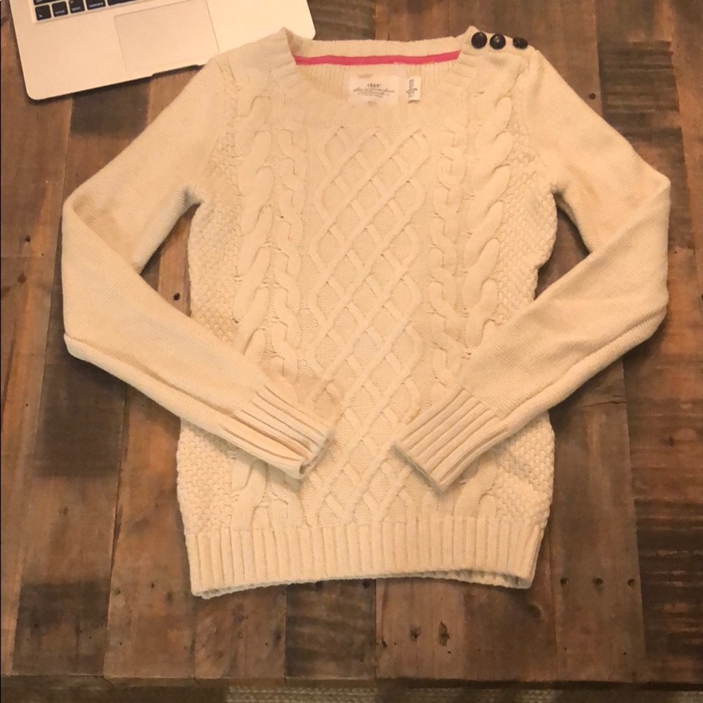 CABLE KNIT SWEATER (Label of Graded Goods)